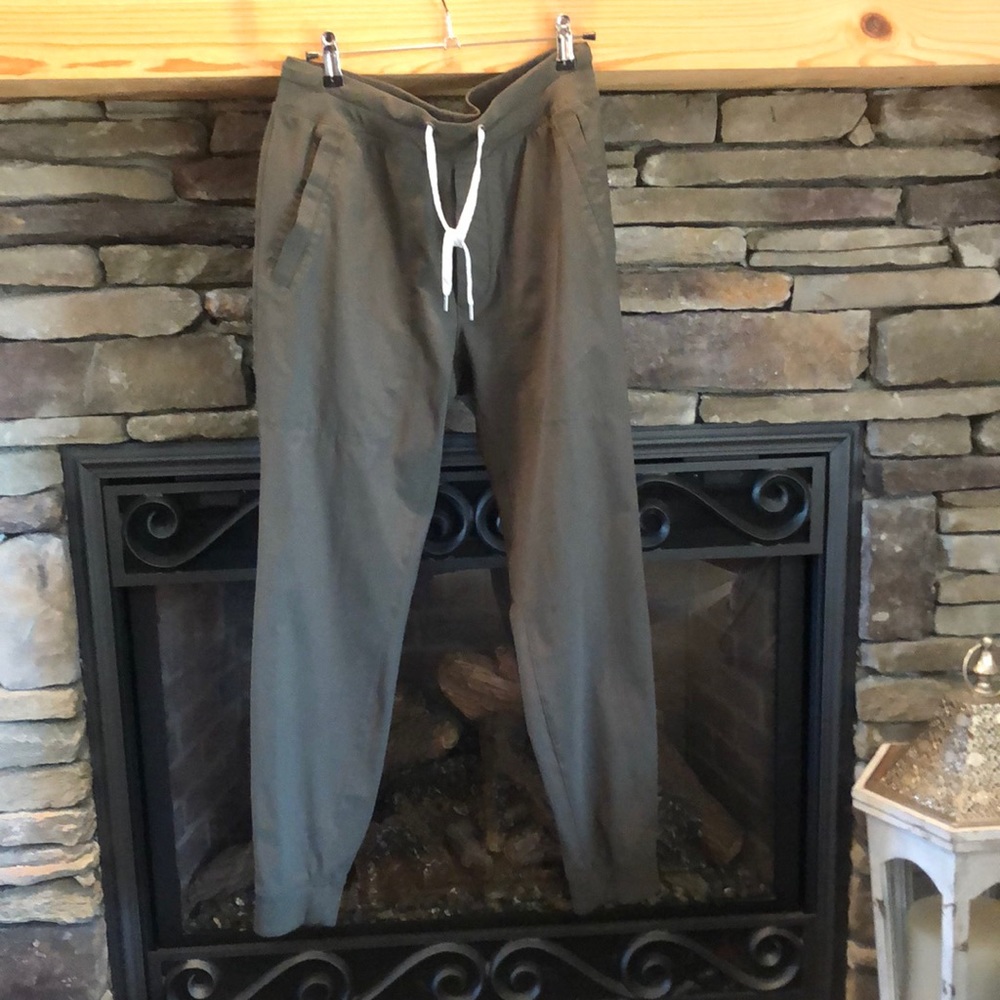 Vuori Olive Green Pants Jogger